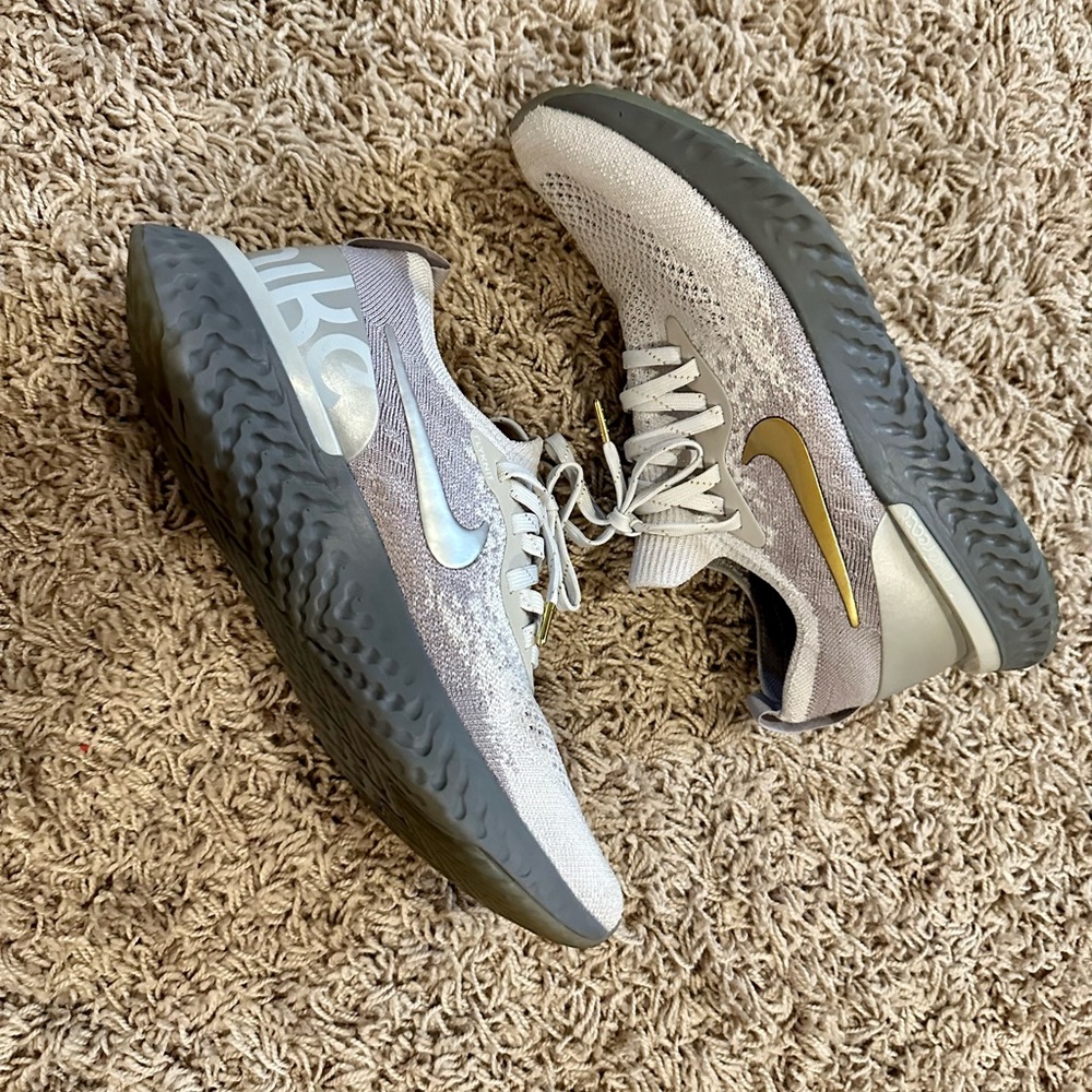 Nike Fly Knit Epic React in Gold & Silver - Size 8